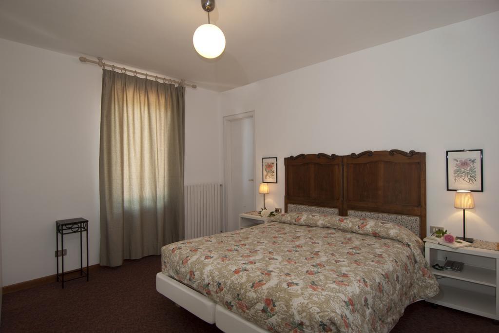 Hotel Mariano Gargnano Quarto foto